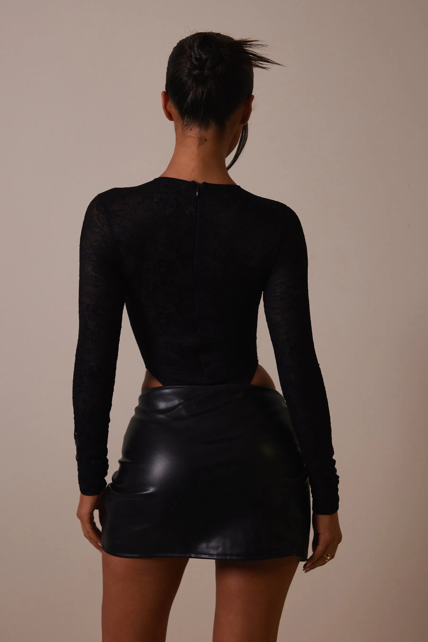 The lace bodysuit and leather skirt set - Black