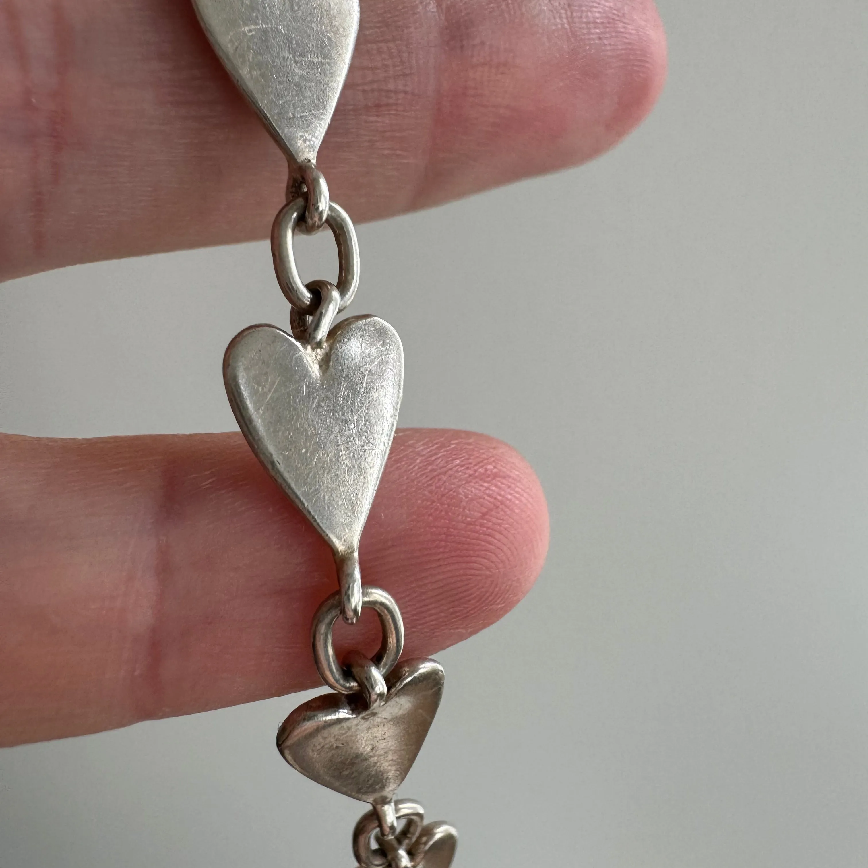 V I N T A G E // string of hearts / sterling silver heart link bracelet / 7", 9g