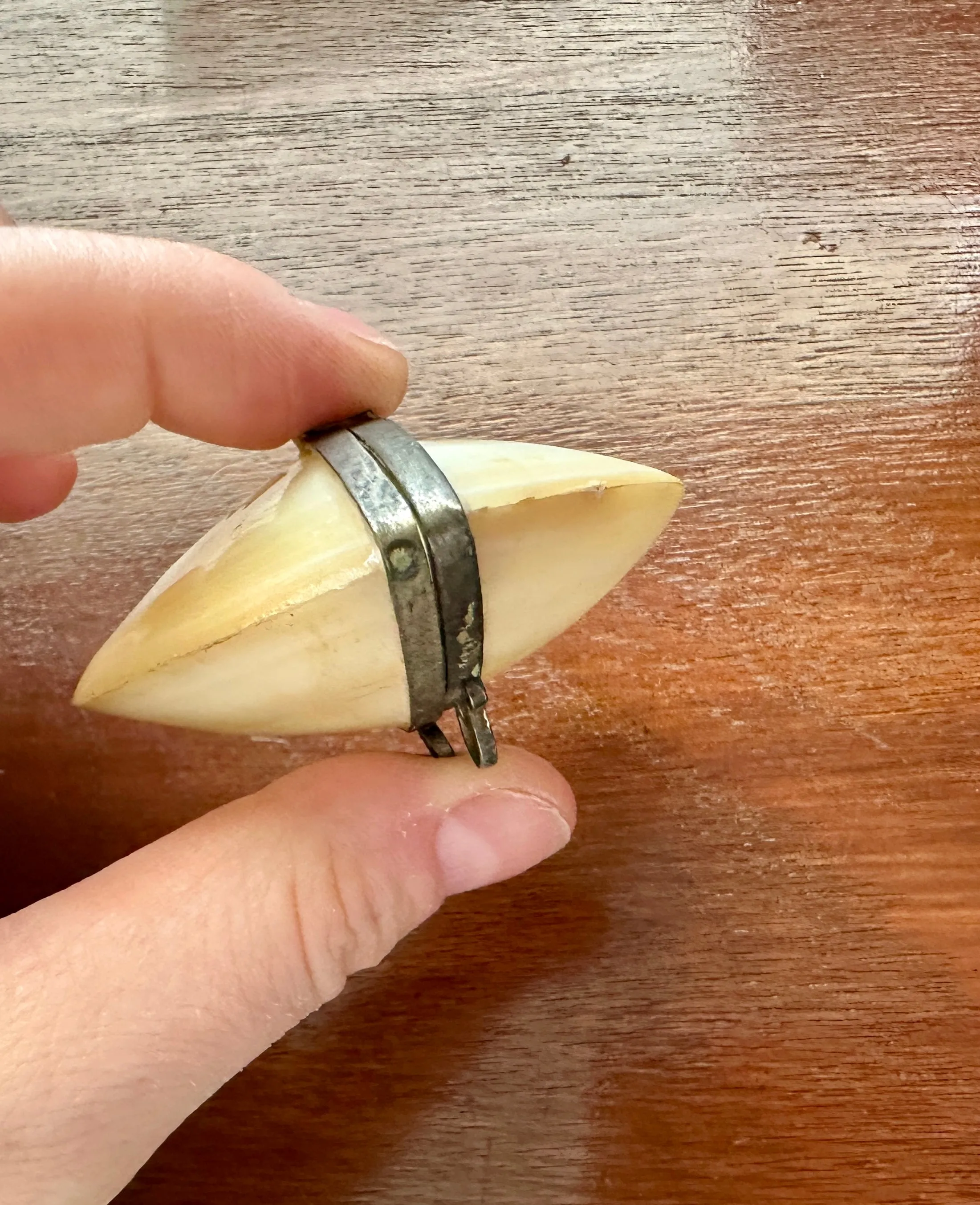 Vintage MOP Mother of Pearl Shell Heart Shaped Jewelry Trinket Box Hinged